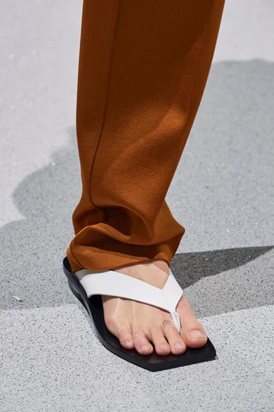 Look 16